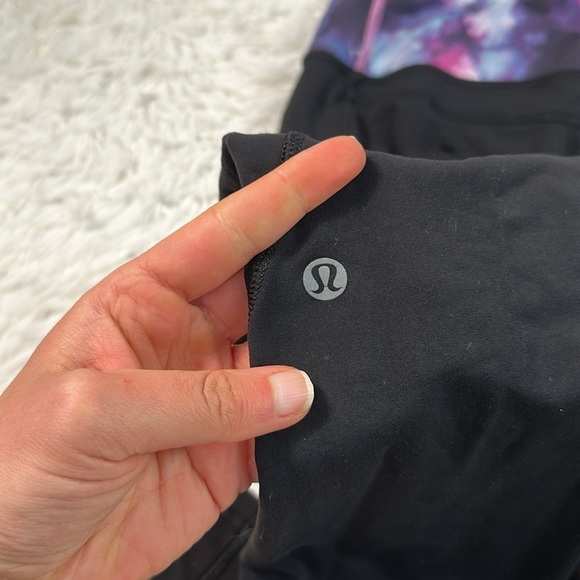 Lululemon Toasty Tech Tight II Black / Blooming Pixie Multi - Picture 6 of 7